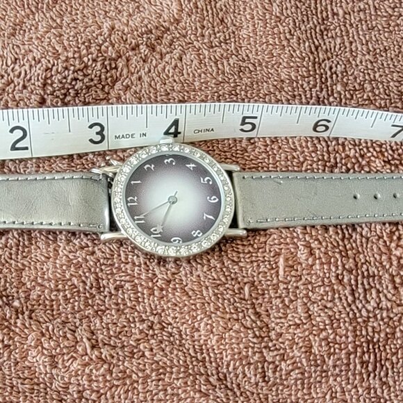 Paris Hilton Fairy Dust Women's Wrist Watch With Charm NWOT BATTERY INCLUDED - Picture 8 of 9